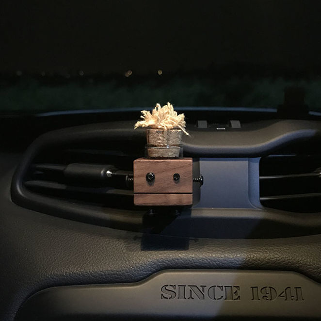 Recyclable Log Car Perfume Bottle Creative Air Vent