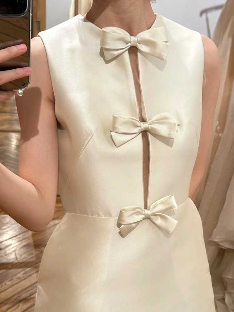 فستان زفاف خفيف من الساتان للعروس وفستان خطوبة