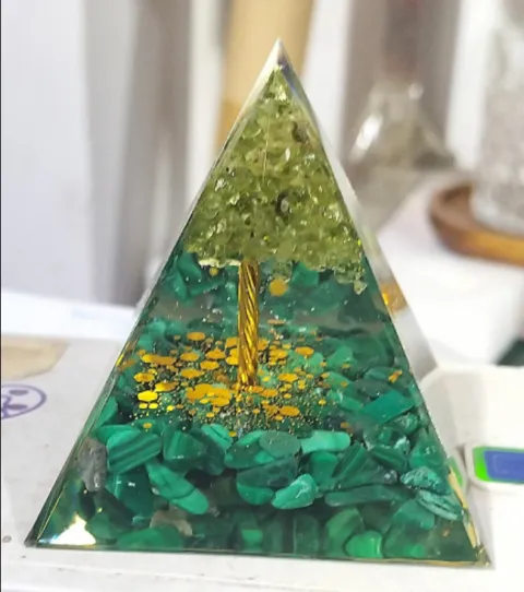 Crystal Chip Tree Pyramid, natural stone
