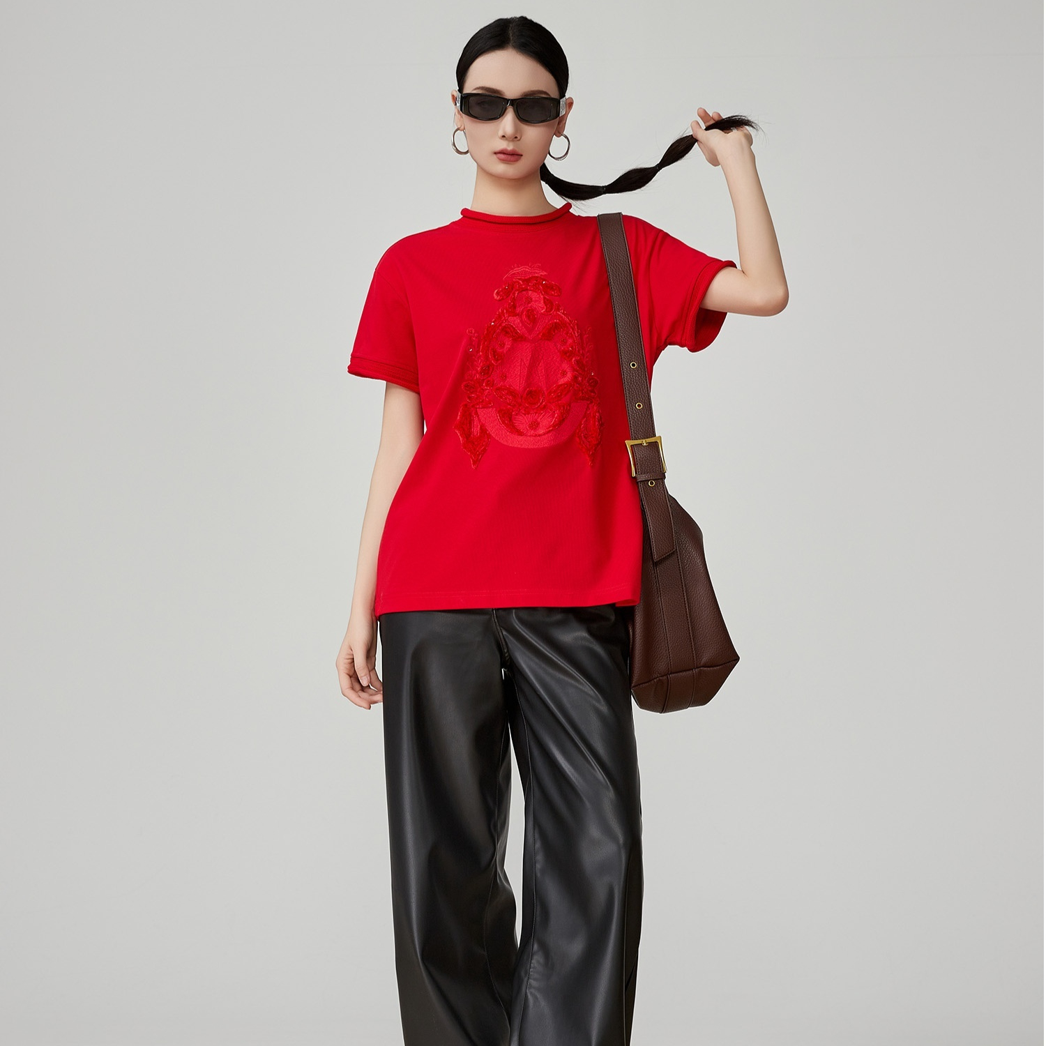 New Chinese Style Red Embroidery Curling Shoulder T-shirt For Women