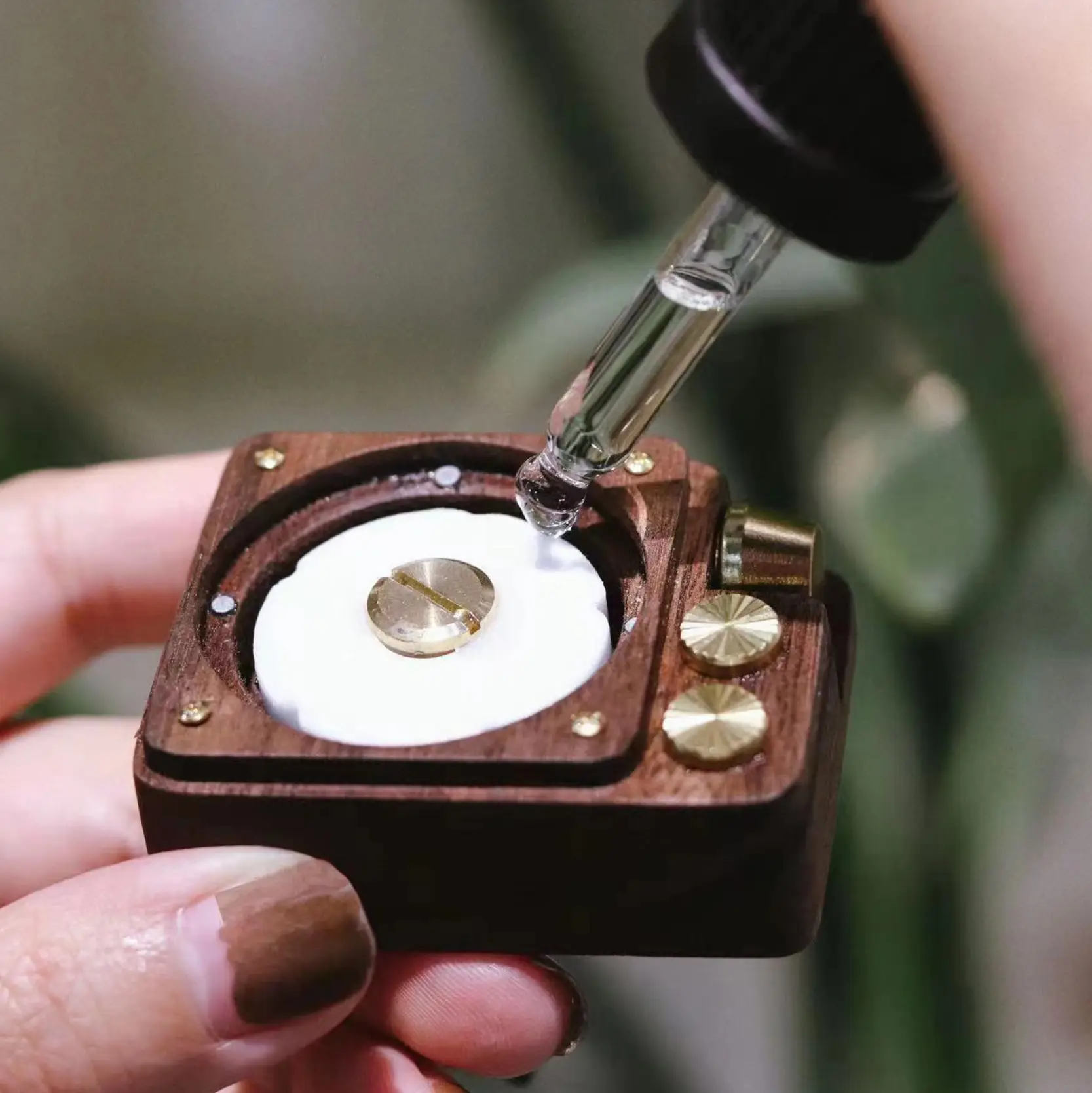 Long-lasting Light Perfume Retro Talking Machine Car Aromatherapy