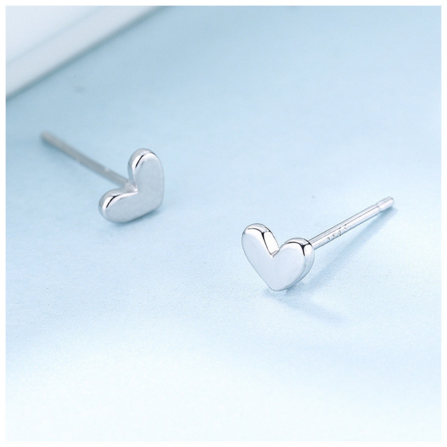 Smooth Mini Heart-shaped Earrings