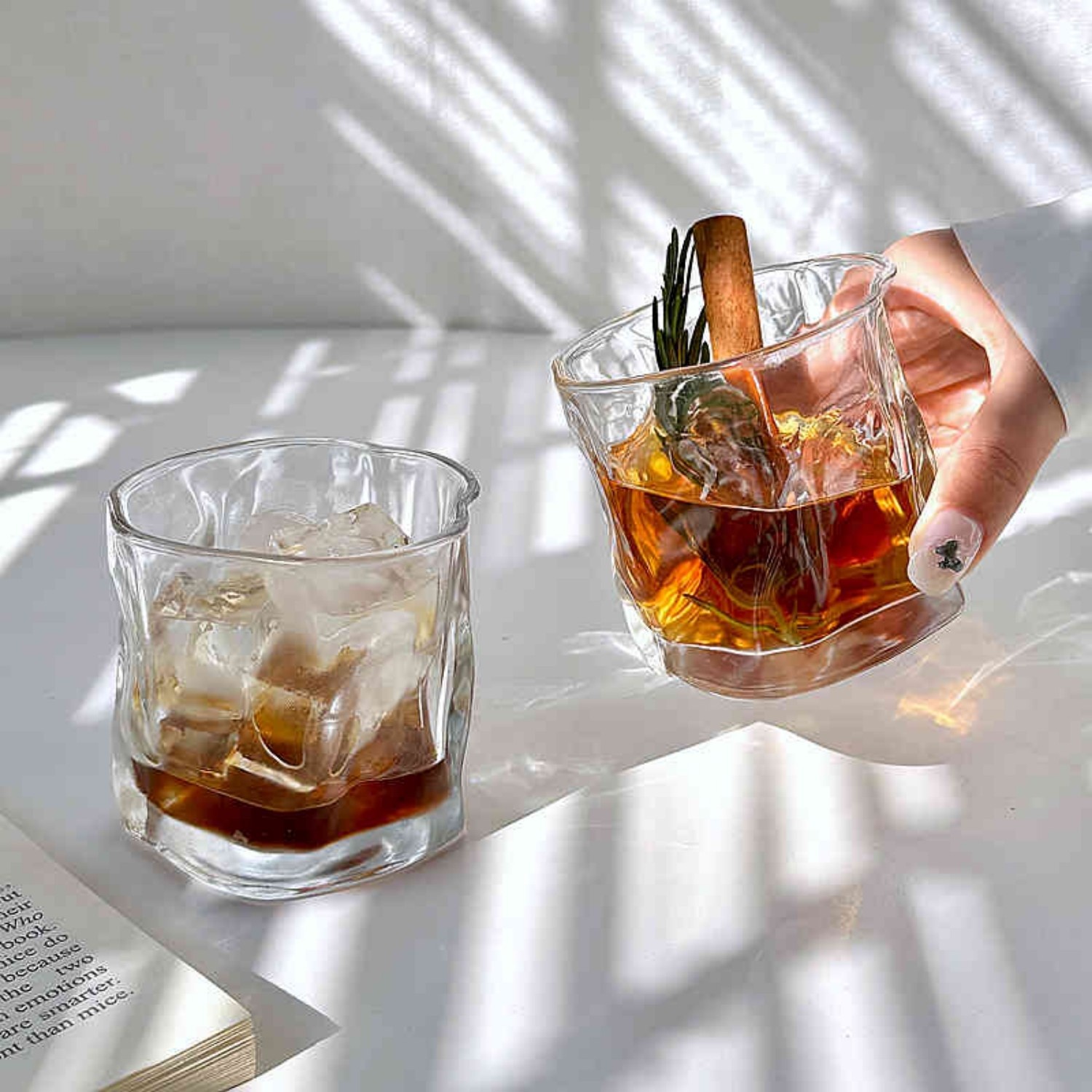 كوب زجاج منزلي بتصميم غير منتظم