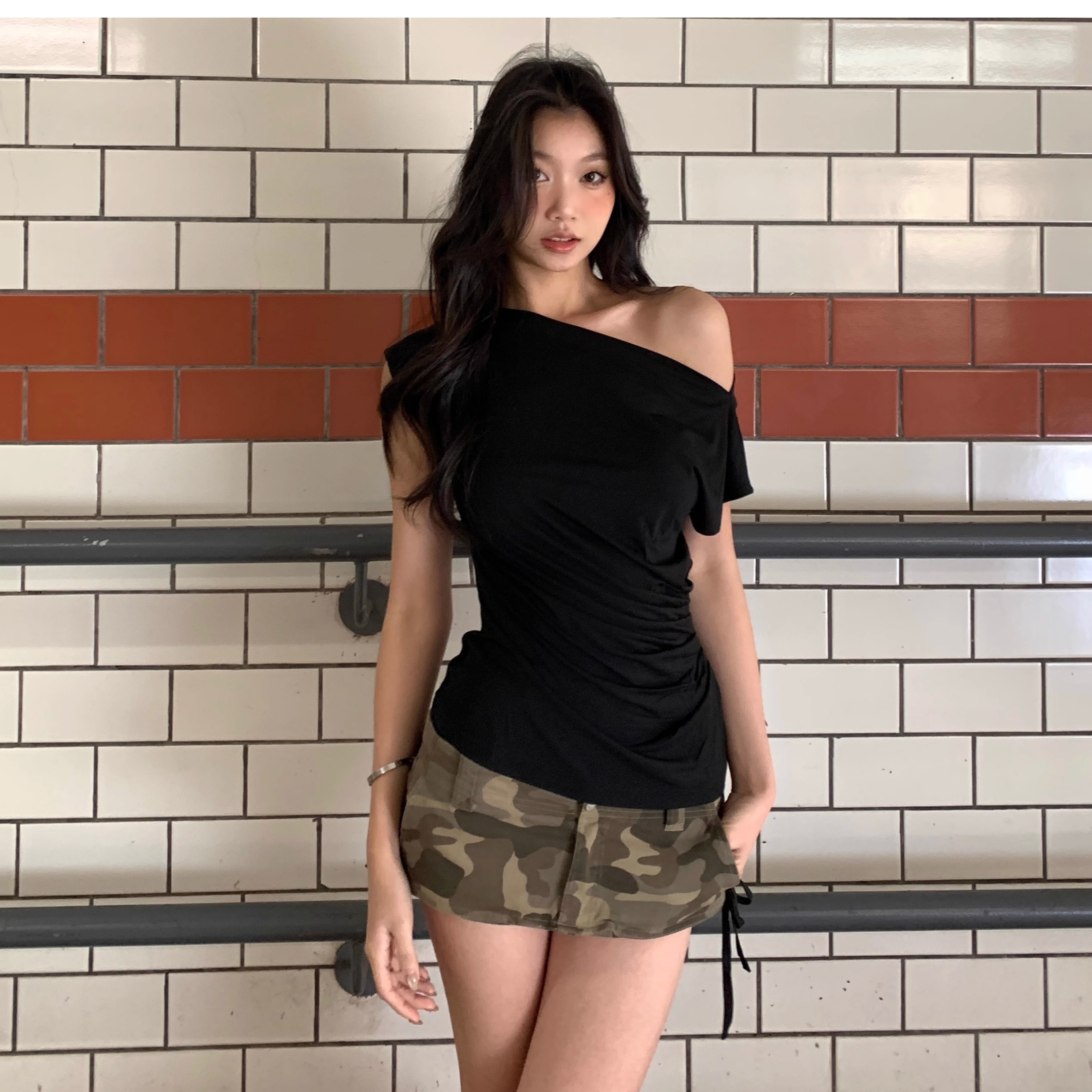 Short-sleeved Women's T-shirt Slim-fit Slimming Off-shoulder Top