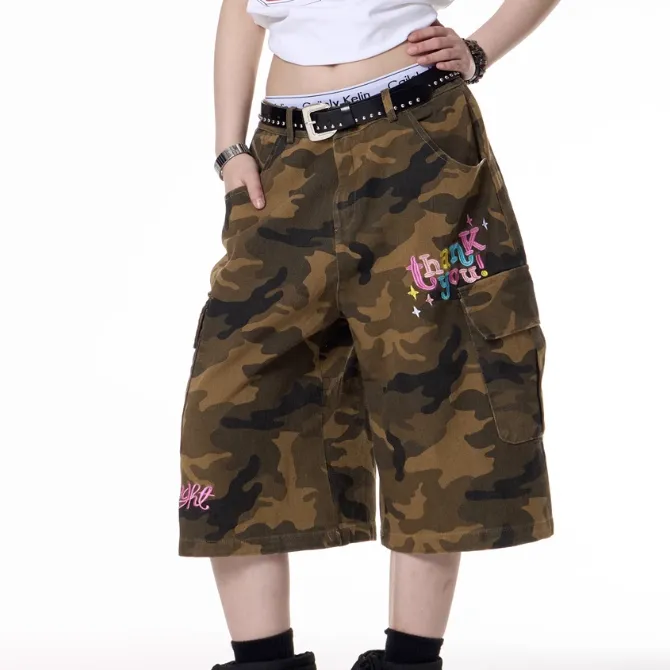 New Retro Simple Loose Camouflage Workwear Shorts - Coffee