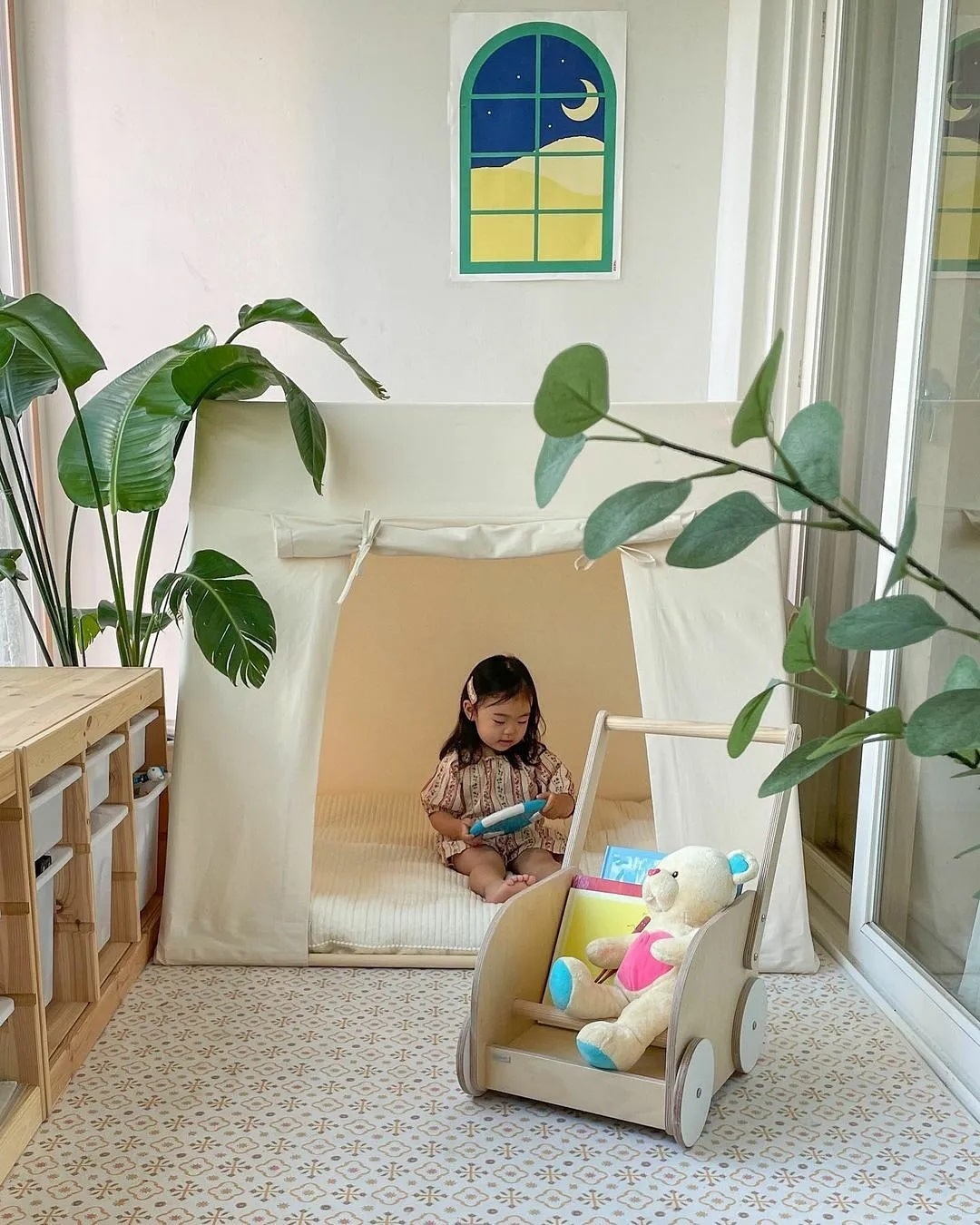 The Noko Kids Play Tent little girl