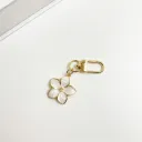 A82 White Pendant