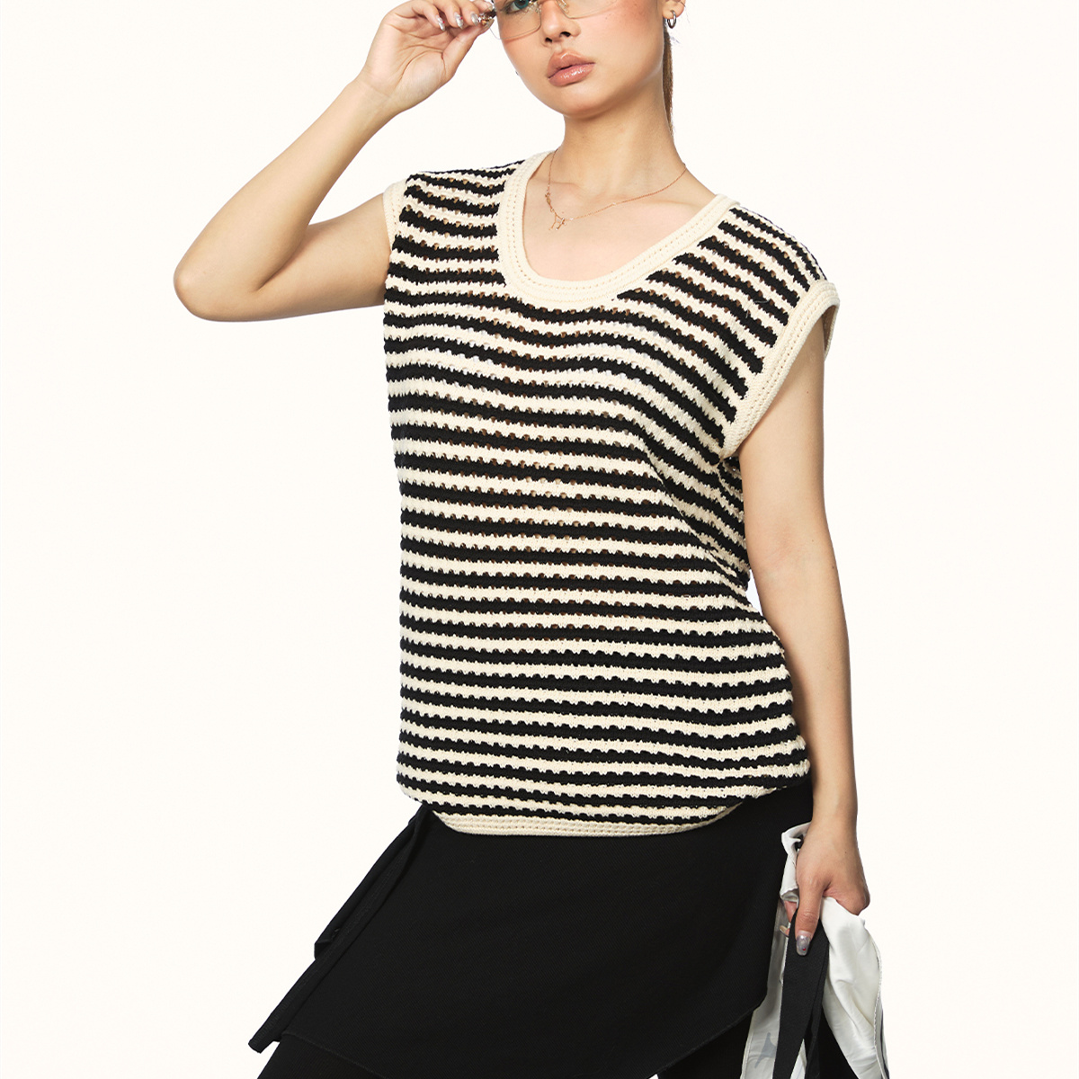 Women's Retro Black And White Striped Hollow Sleeveless Vest