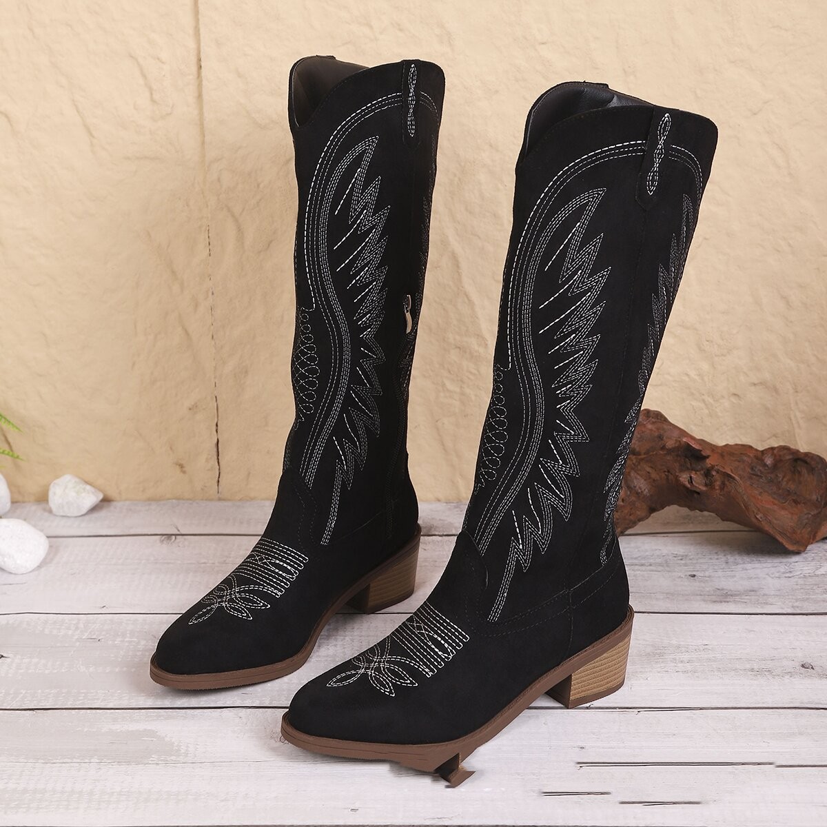 Plus Size Vintage Embroidered V Cut Martin Boots For Women Autumn And Winter