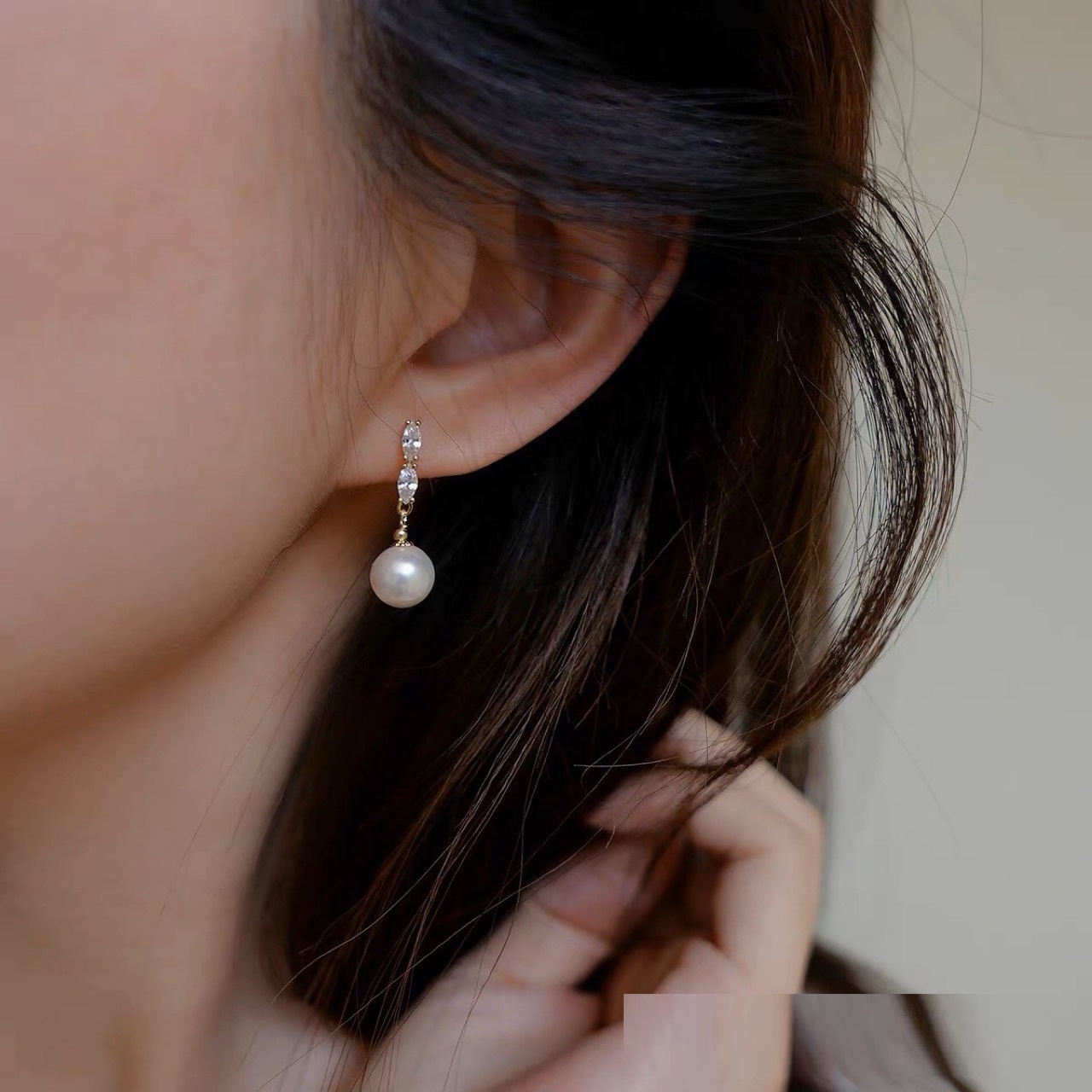 925 Silver Needle Natural Freshwater Near Round Pearl Non-perfect Circle Ear Studs