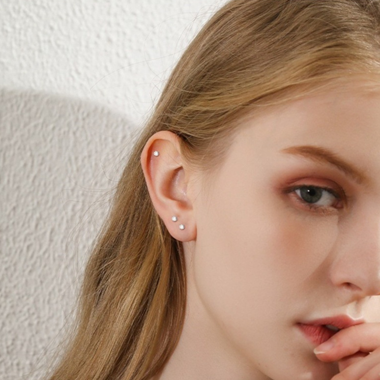S999 Sterling Silver Ear-caring Diamond Stud Earrings