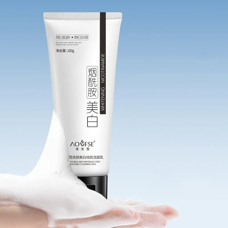 Whitening And Freckle Removing Facial Cleanser Cleansing Pores - White