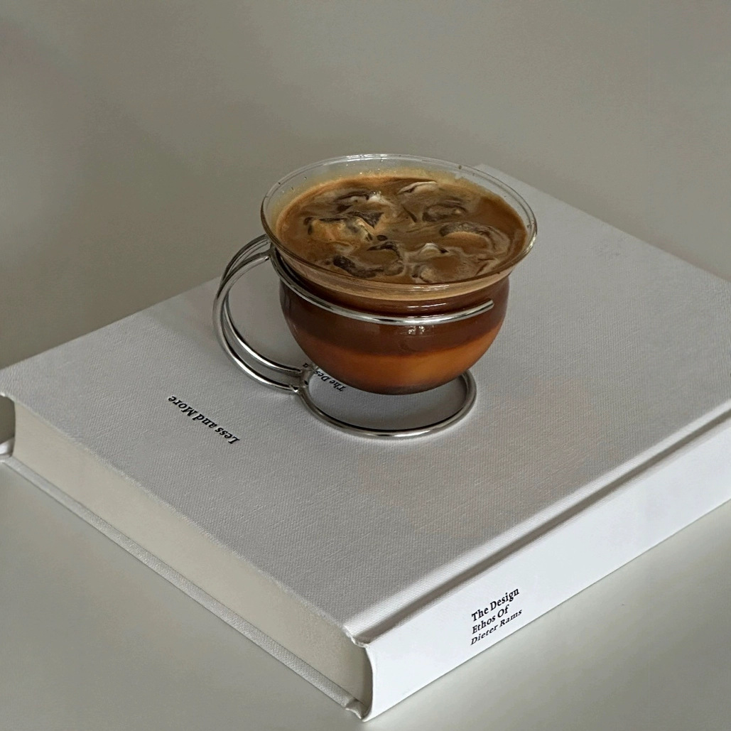 طقم فناجين شاي وطبق قهوة بإطار ستانلس ستيل بتصميم ريترو إبداعي