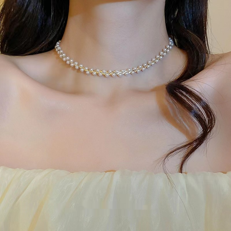 Women's Fashion Pearl Hand-knit Necklace Light
