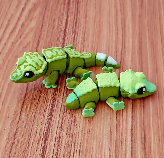 Horn Guard Crown Hair Gecko Movable Joint Toy