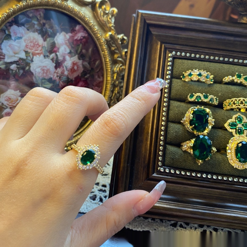 Lace Hollow Green Zirconium Ring