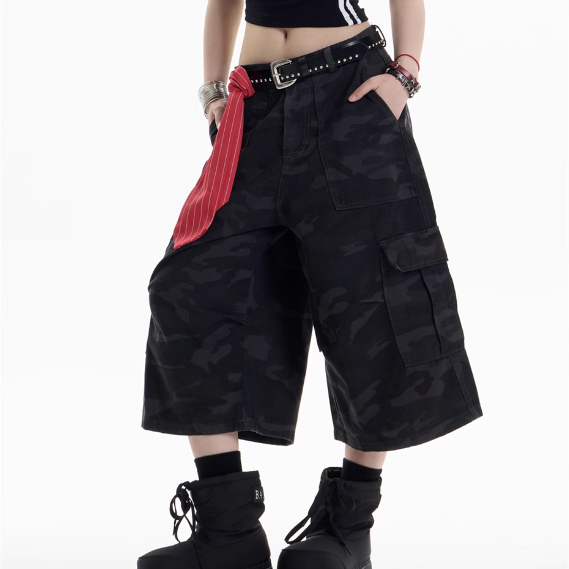 Women's Multi-pocket Camouflage Workwear Cropped Pants Straight Shorts