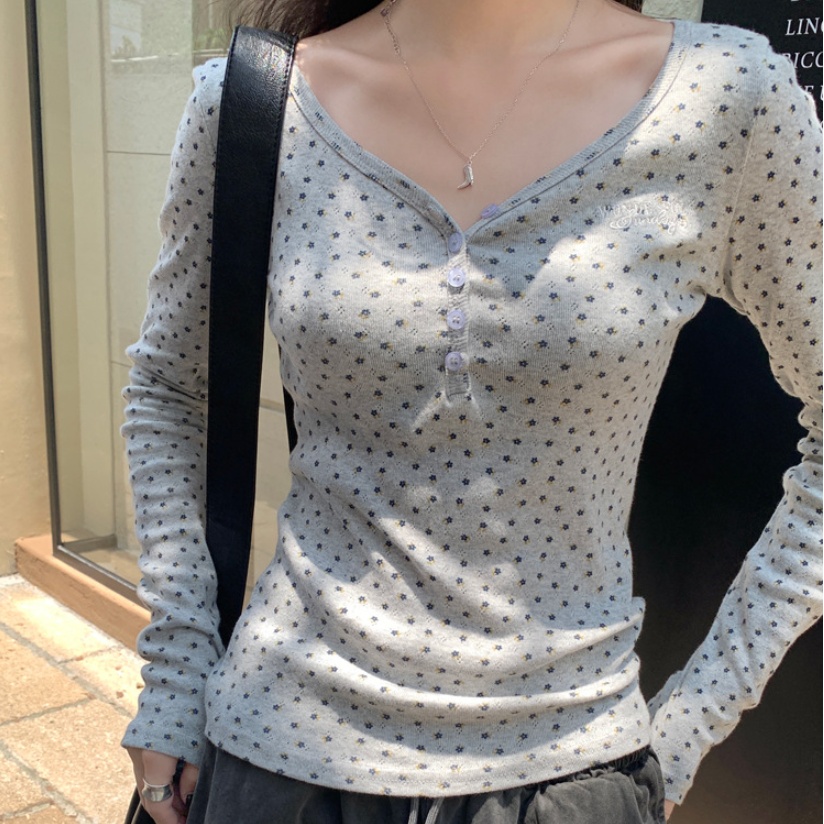 Women's Long-sleeved T-shirt Slim-fit V-neck Floral Bottoming Shirt