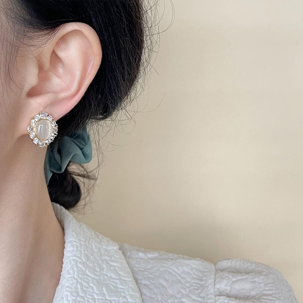 Micro Inlaid Zircon Gold Plated Mosquito Coil Ear Clip