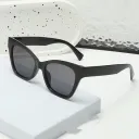 Black Frame Gray Piece