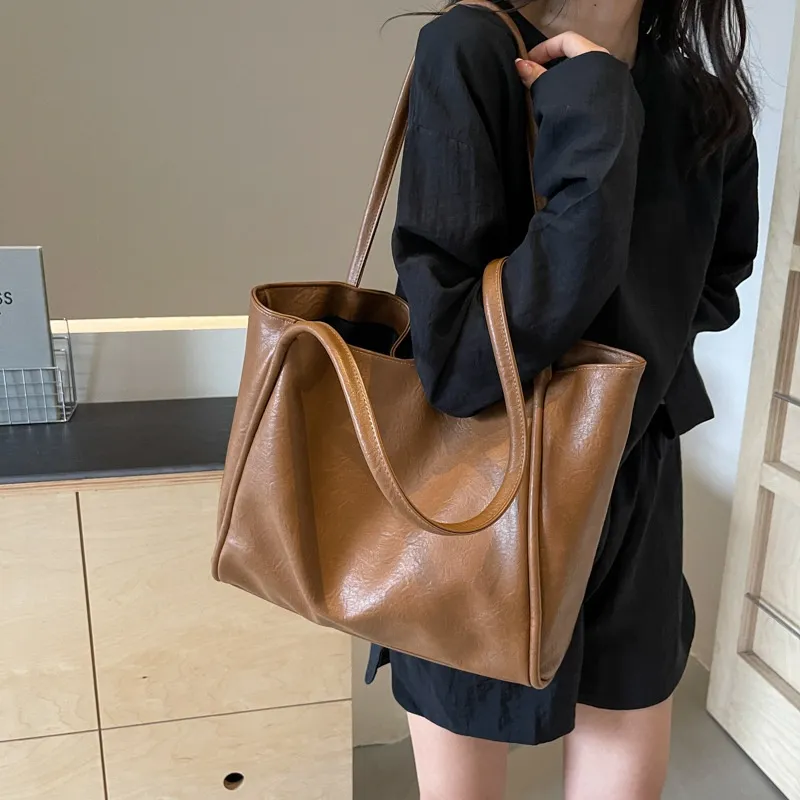Soft Leather Shoulder Bag Large Capacity Commuter Totes