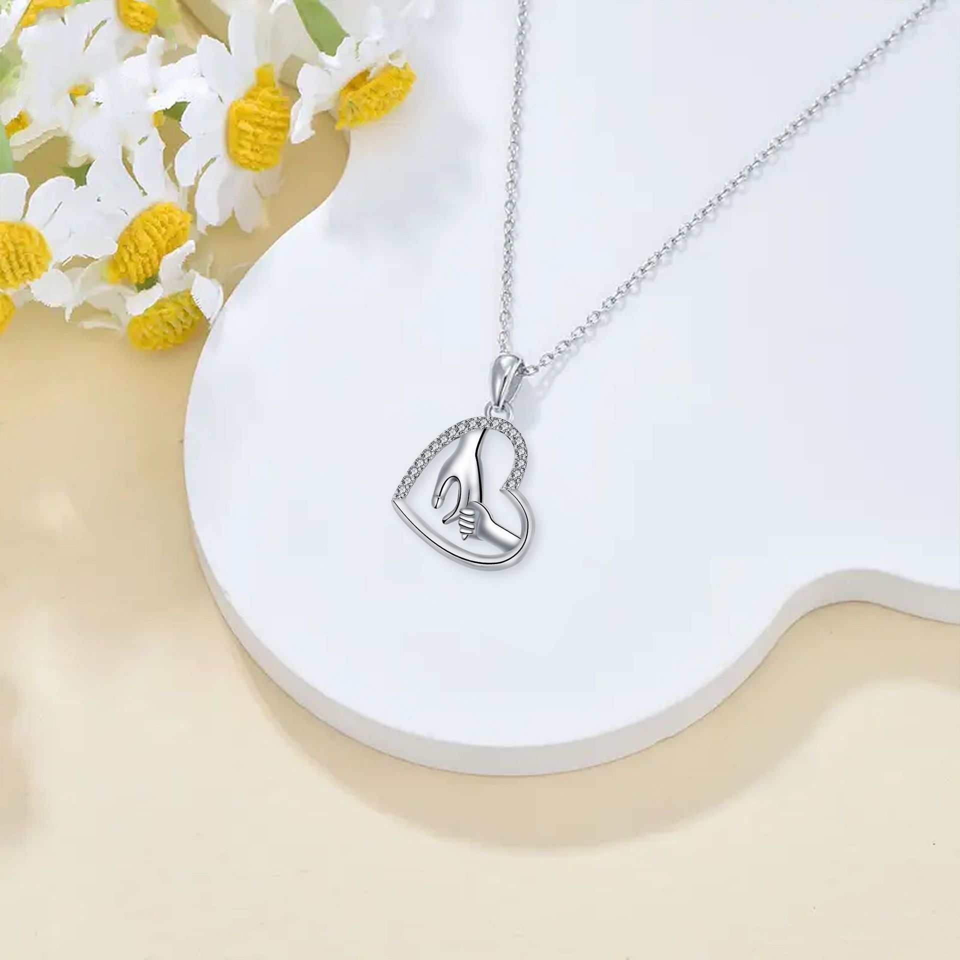 Heart-shaped Hand-in-hand Mother's Day Necklace