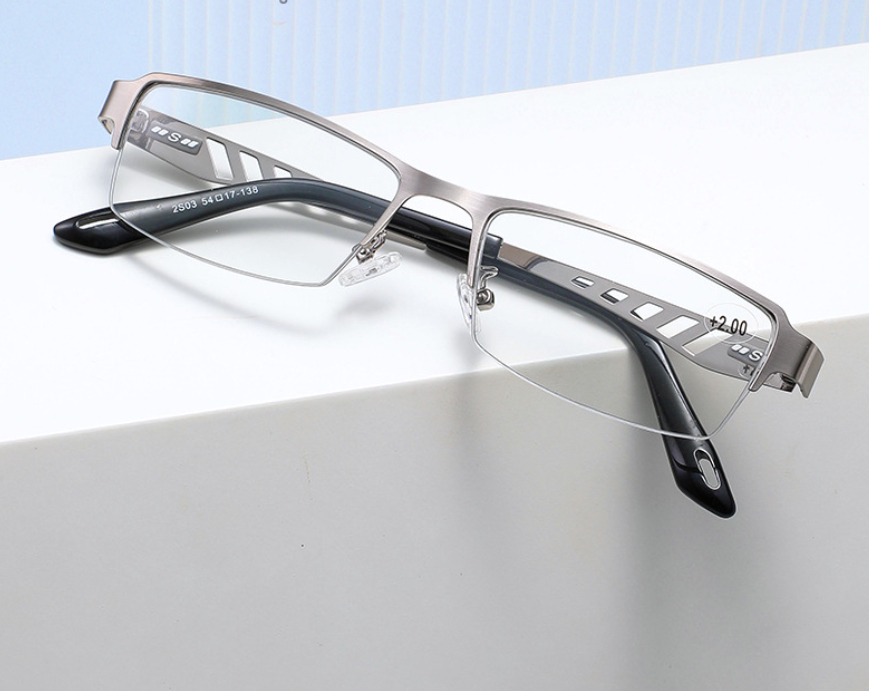 Fashion Color Changing Multi-focus Presbyopic Glasses - Image 3