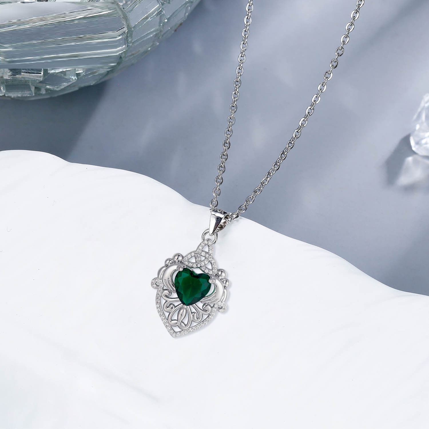 European And American Style Water Drop Necklace Women's High-grade Vintage Zircon Pendant