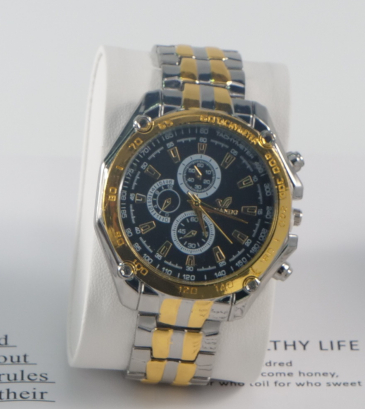 ساعة رياضية رجالية بسوار فولاذي وحركة كوارتز