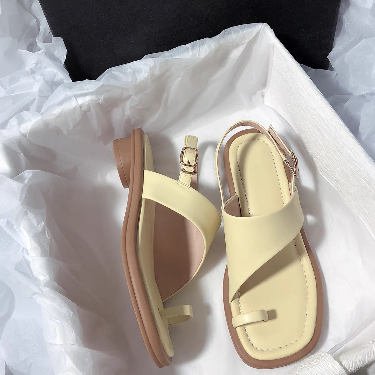 Special-interest Design Casual Thick Heel Flat Sandals