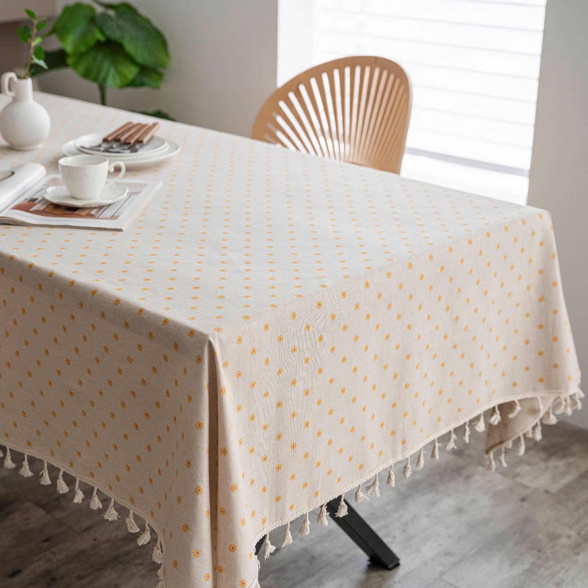 Cotton And Linen Decorative Tassel Tablecloth