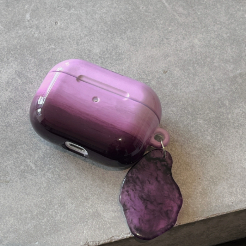 The Earphone Case Is Tinted With Purple Ink - imagen 1