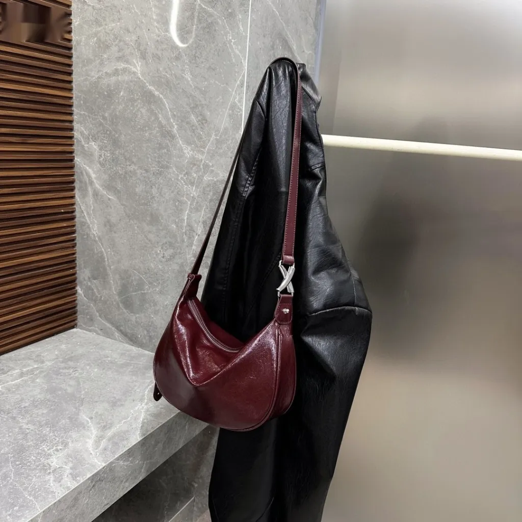 Women's Cow Leather Bag Single Shoulder Crossbody Oil Wax Leather Bucket Bag - Red
