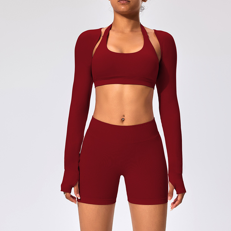 Wear A Sports Waistcoat With A Long-sleeved Shawl