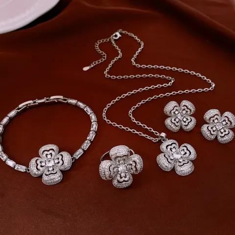 Four-petal Flower Clavicle Chain Fashion Special-interest Jewelry Suit Women