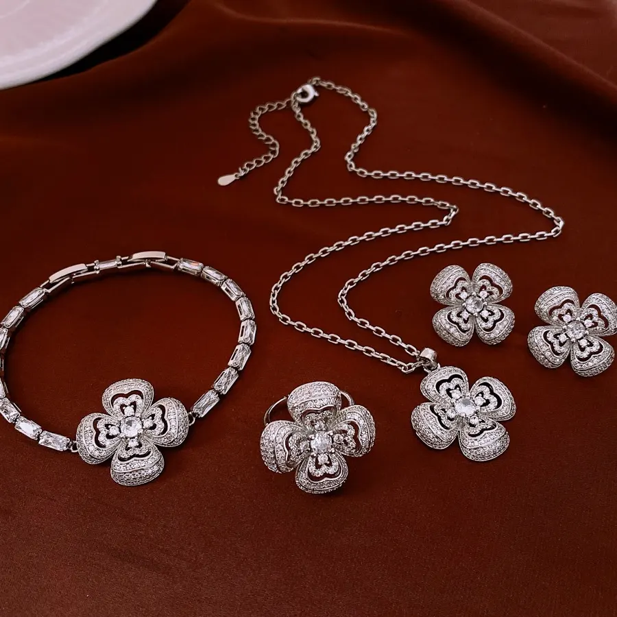 Four-petal Flower Clavicle Chain Fashion Special-interest Jewelry Suit Women