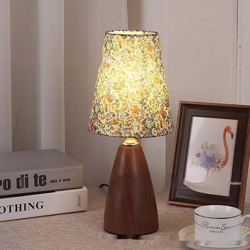 Nordic Retro Ceramic Table Lamp Pleated Bedroom