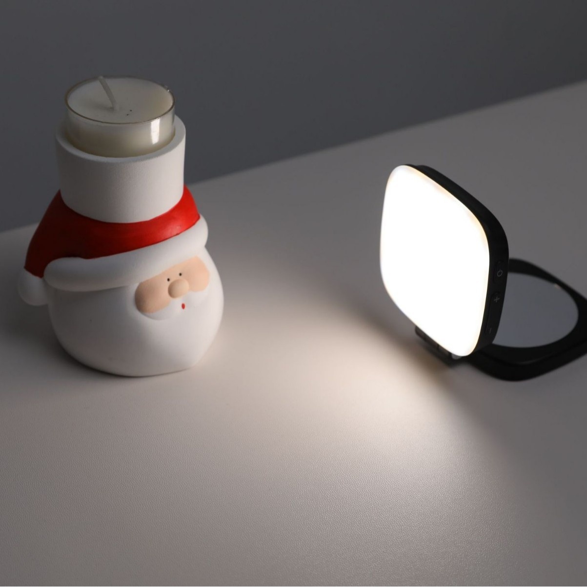 ضوء تعبئة سيلفي مغناطيسي للهاتف المحمول مع مرآة مكياج مدمجة