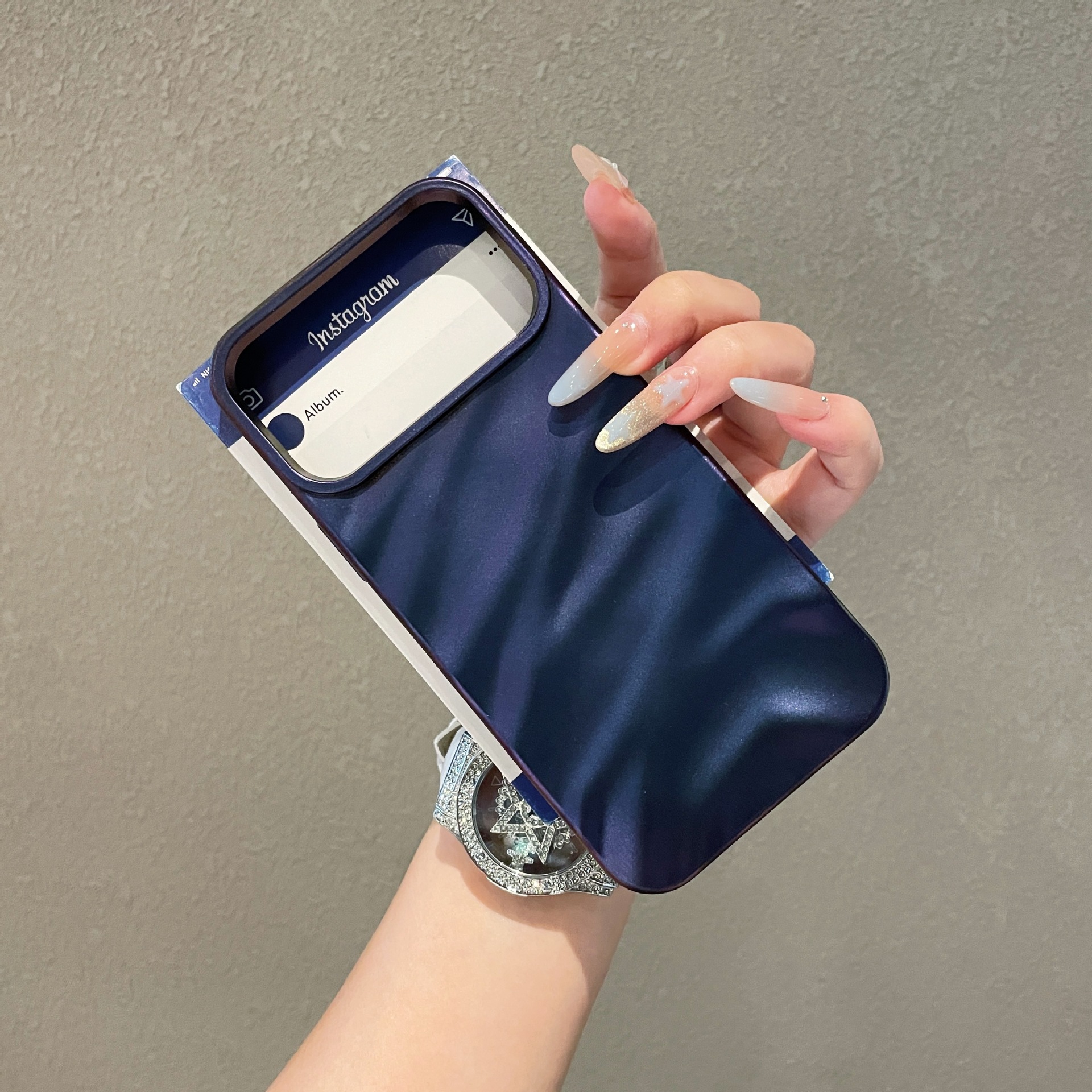 Anti-fall Soft Solid Color Wave Pleated Phone Case - Image 2