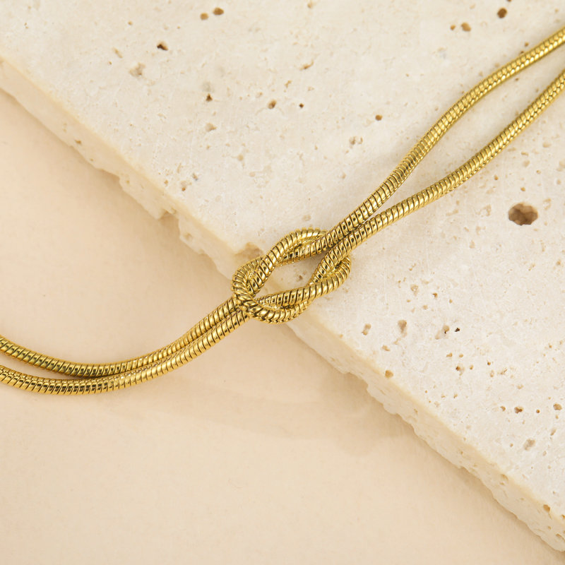 Trendy knotted snake bones bracelet for casual outfits