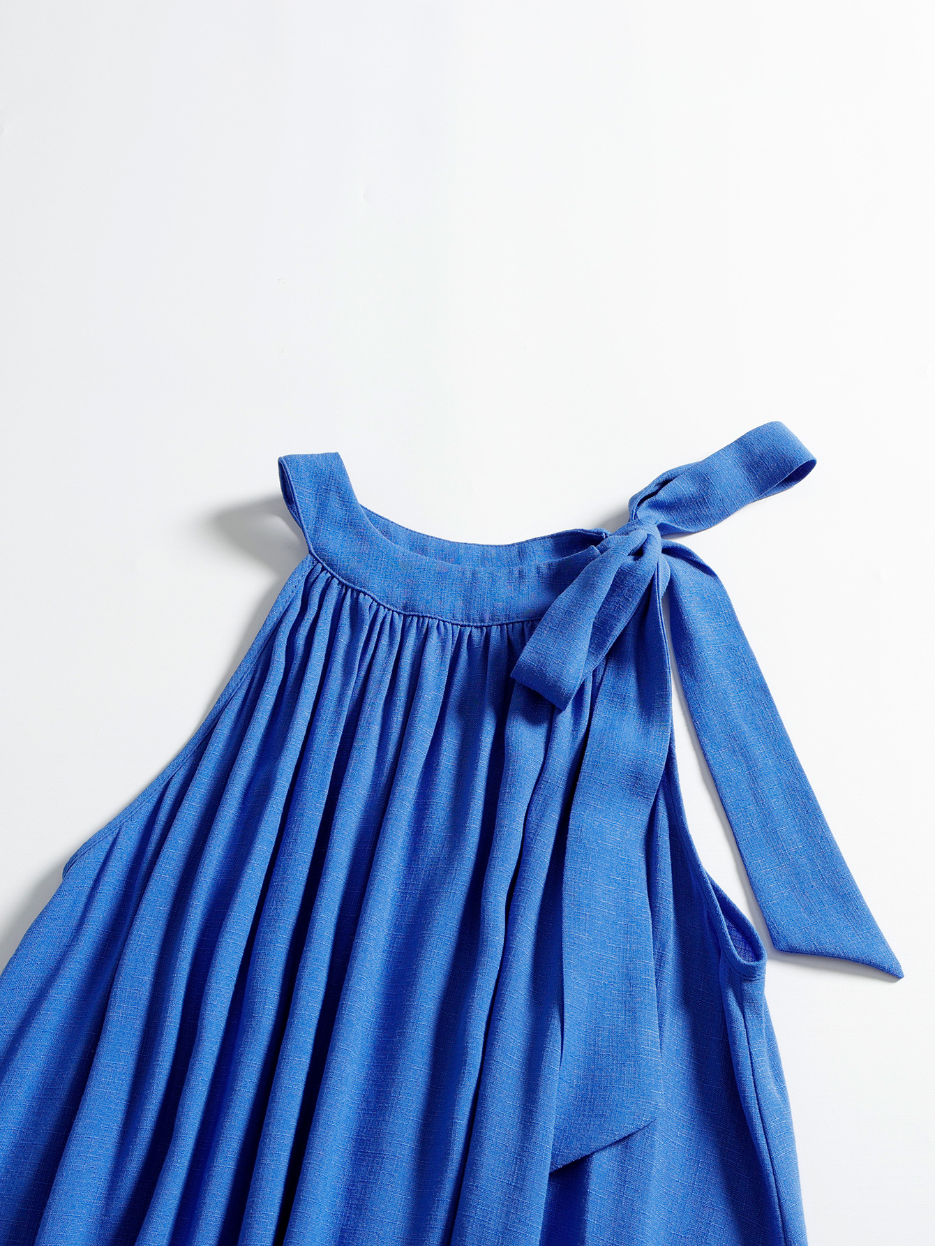 Blaues Midikleid – Stoff- und Strukturdetail