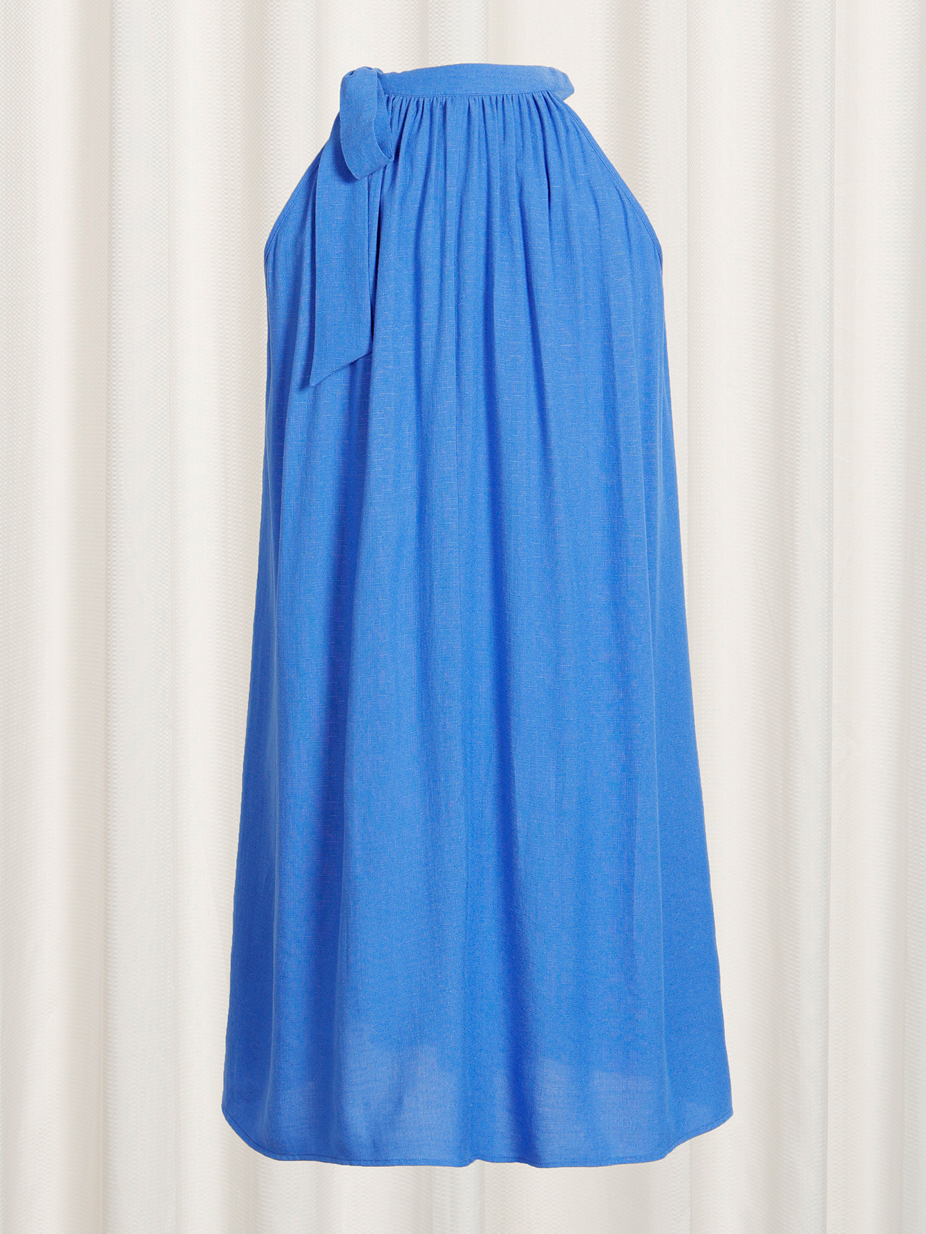 Blaues Midikleid – Lifestyle-/Outfitfoto