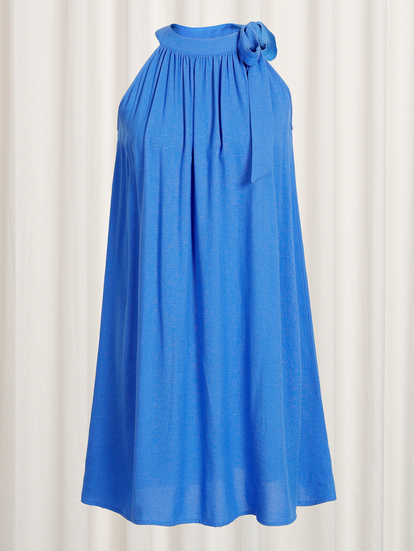 Blaues Midikleid – Ausschnittdetail