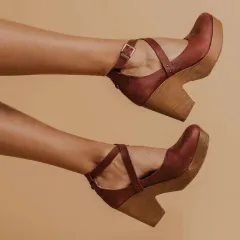 Fashionable Chunky Heel Platform Sandals - Red - View 1