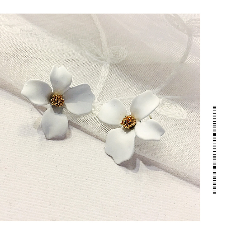 Flower Graceful And Fashionable Stud Earrings For Women