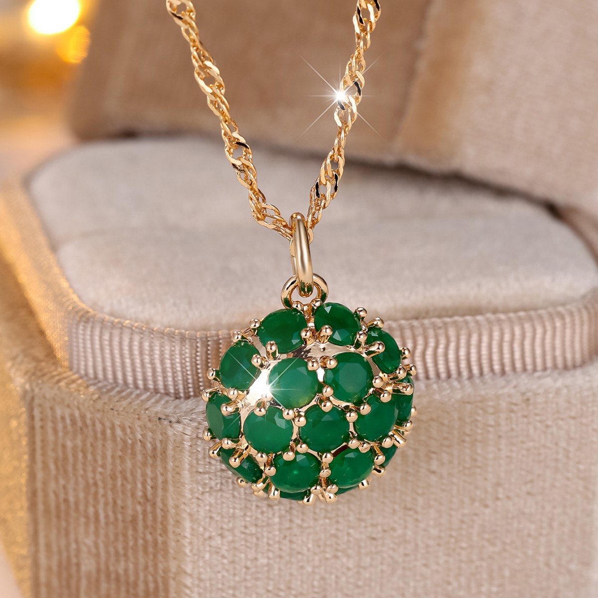 Hot Sale In Europe And America Exquisite Round Emerald Full Diamond Necklace