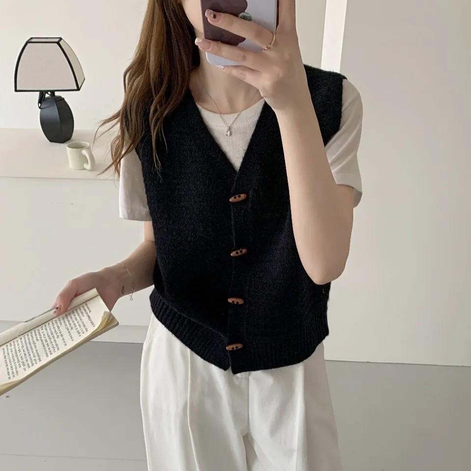 Horn Button Design V-neck Three-dimensional Pattern Cardigan - Black