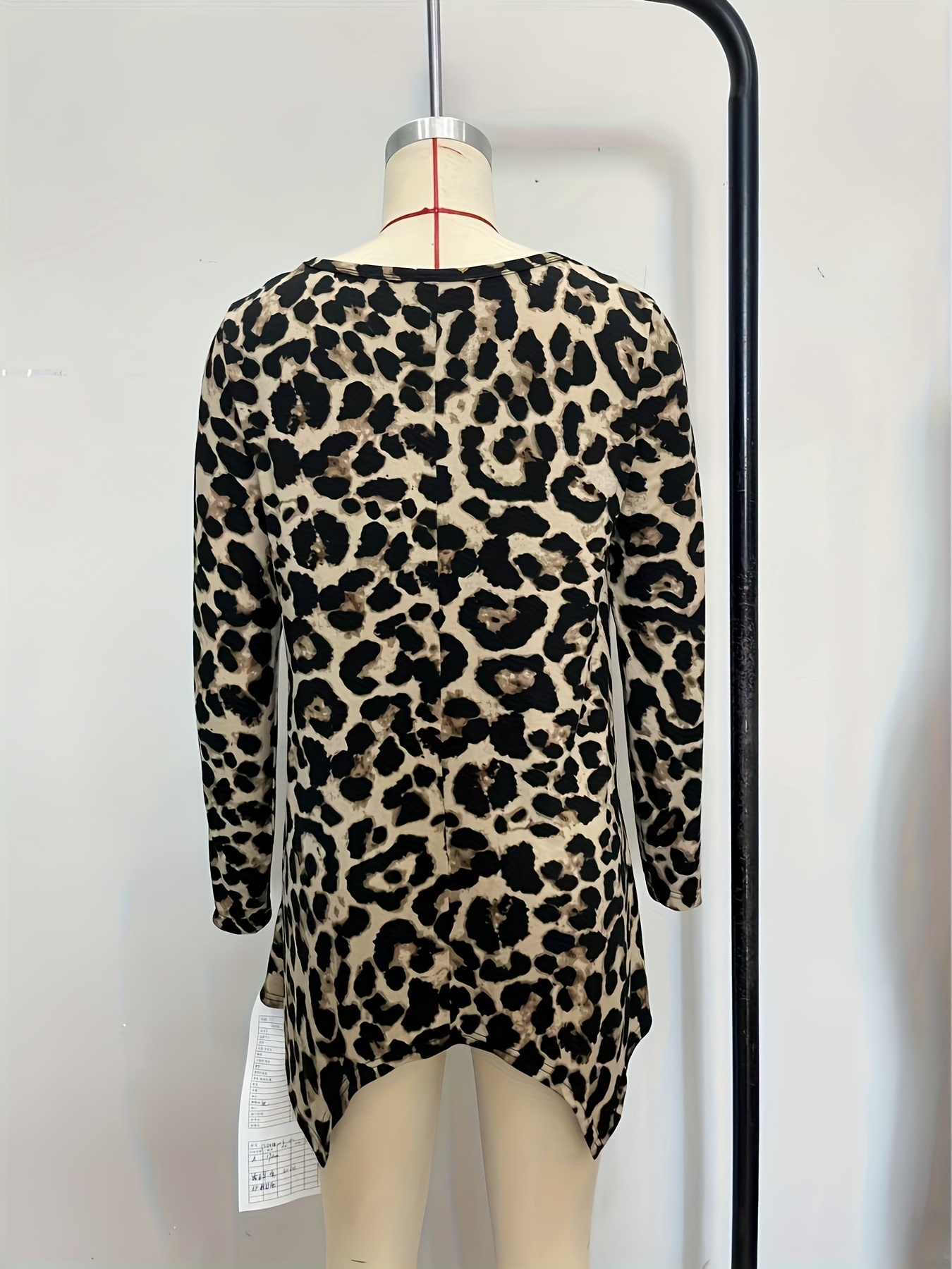 Loose-fitting Casual Round-neck Leopard Print Knitted Asymmetric Hem Top