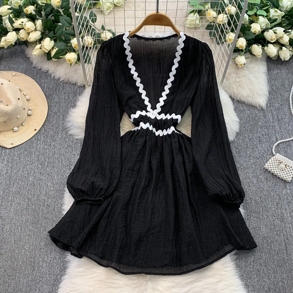 French Style Vacation Gentle Blue Wavy V-neck Dress - Black