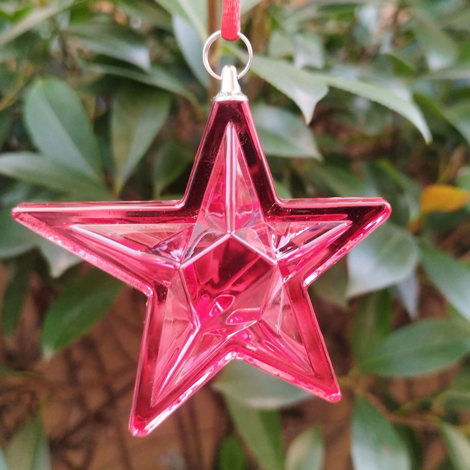 Elegant White Crystal Décor